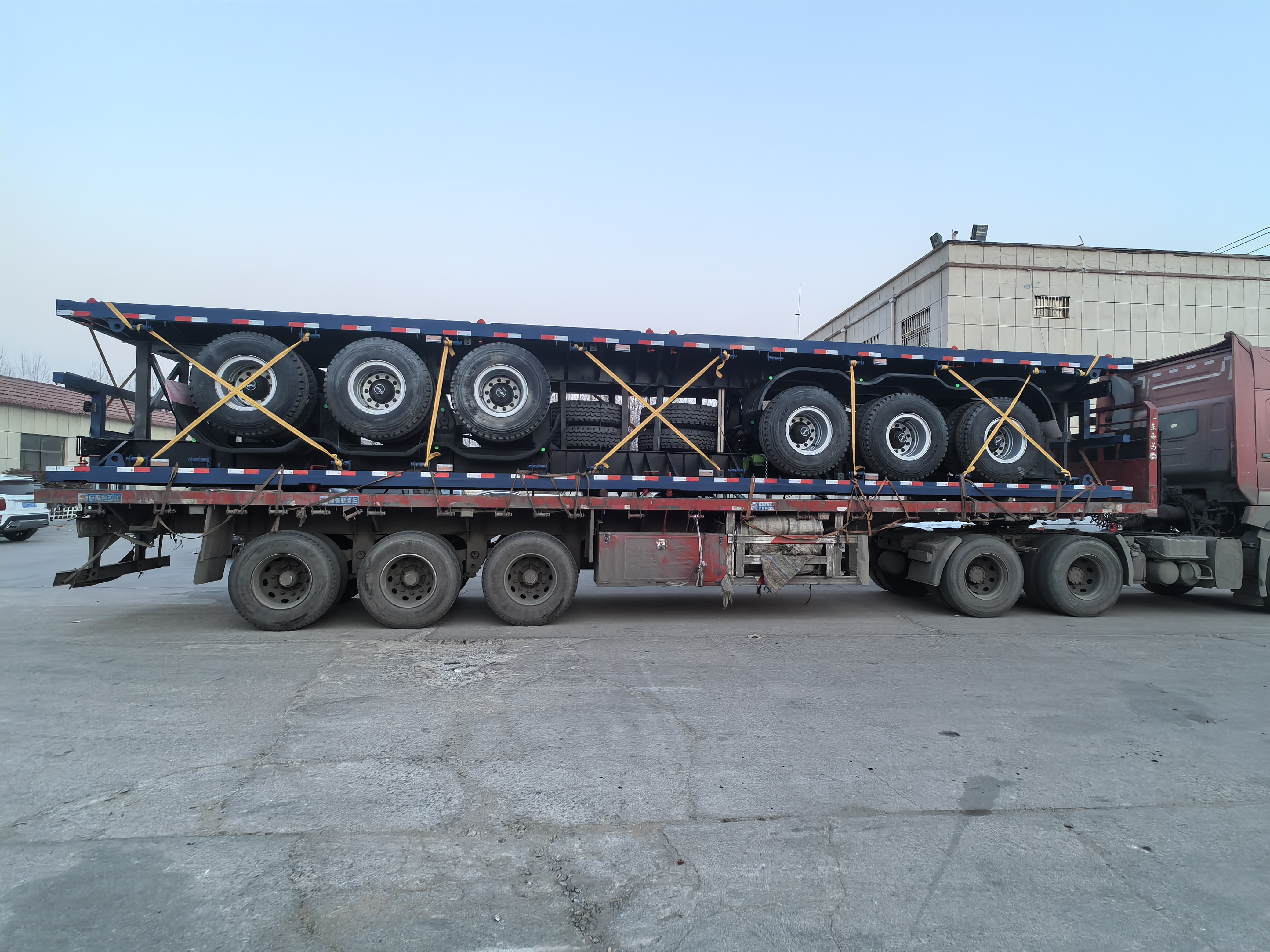 To enheder 3 Axle Flatbed Semi Trailer vil blive sendt til Algeriet