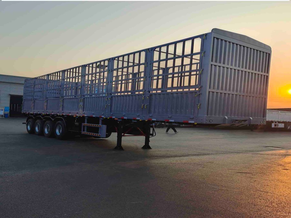 Derun 4 Axle Fence Cargo Semi Trailer er ved at rejse til Vestafrika