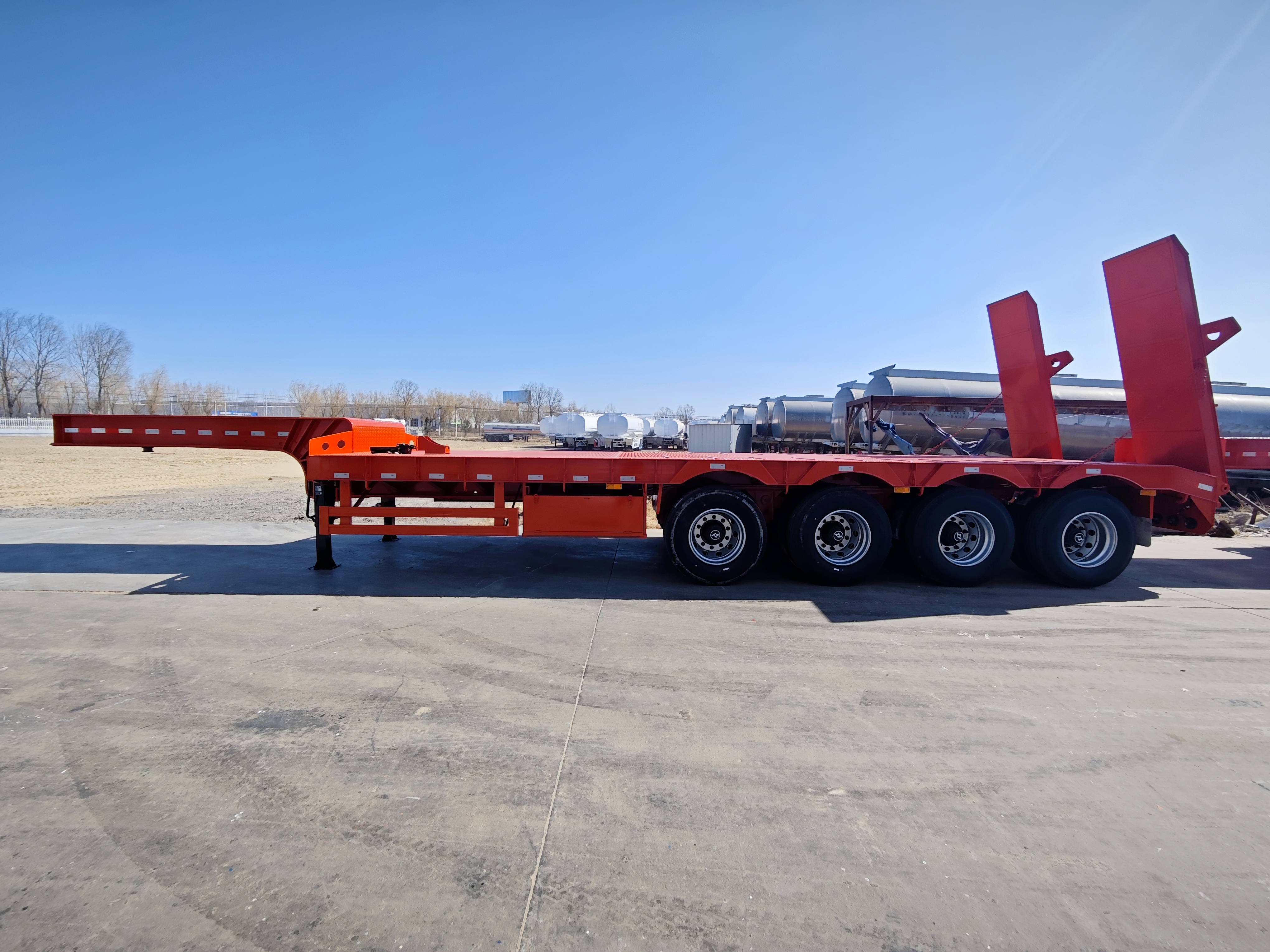 Derun-trailer med lav sengeleder til Kenya, der øger den lokale logistik