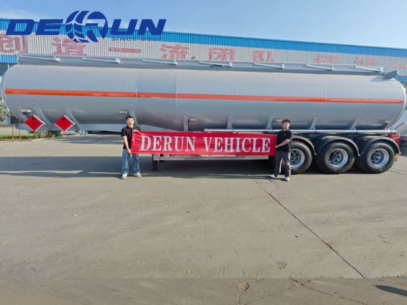 Derun tre-akslet olietank semi trailer med succes sendt til Argentina