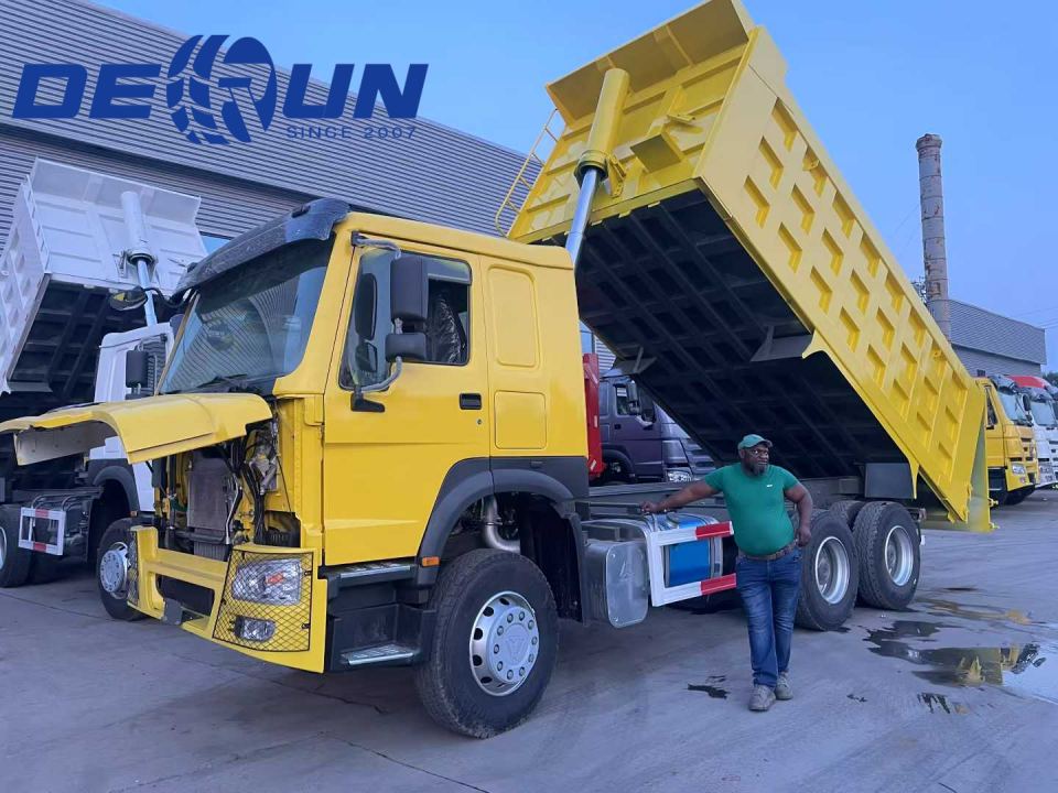 Kunde til Gabon kom for at besøge Sinotruk Factory