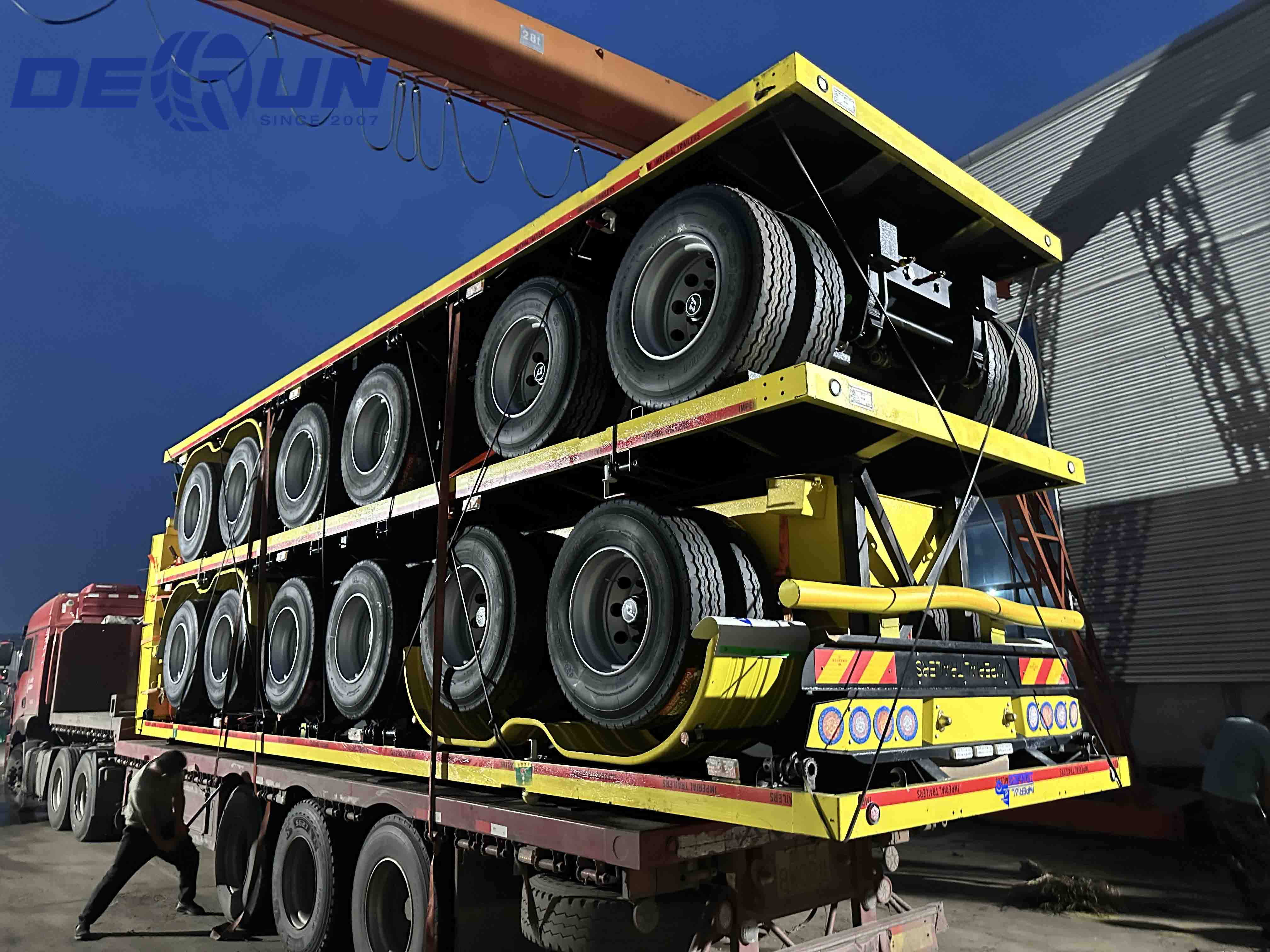 Tre fladbed semi-trailere sendes til Mozambique