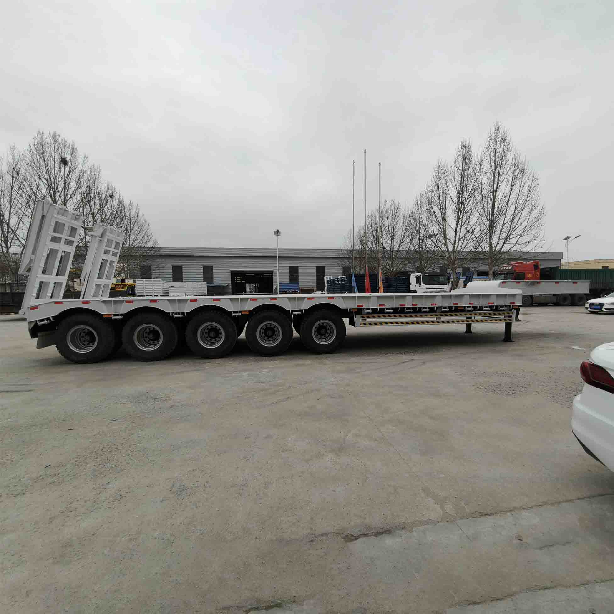 Hvordan forbedrer en lavvognstrailer effektiviteten af ​​tungtransport?