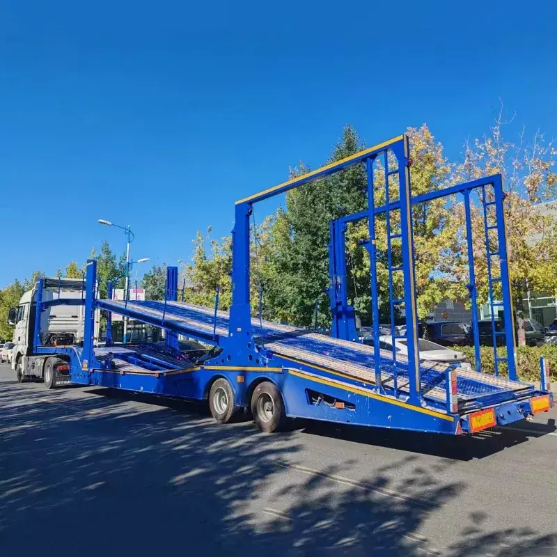 Trailer med dobbelt dækbiltransport